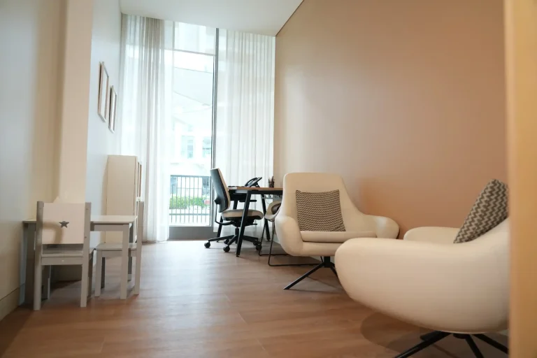 Family therapy room at the alkalma Dubai clinic with a child-sized table and chairs alongside adult seating